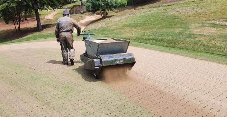 Galería de imágenes - Se inician trabajos de aireación de greens y fairways